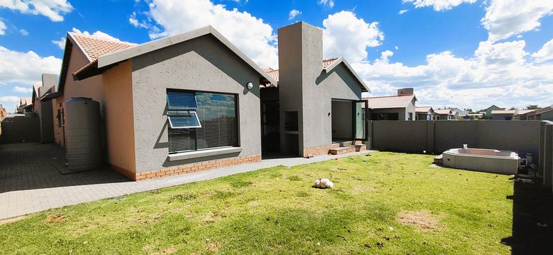 3 Bedroom Property for Sale in Heuwelsig Free State